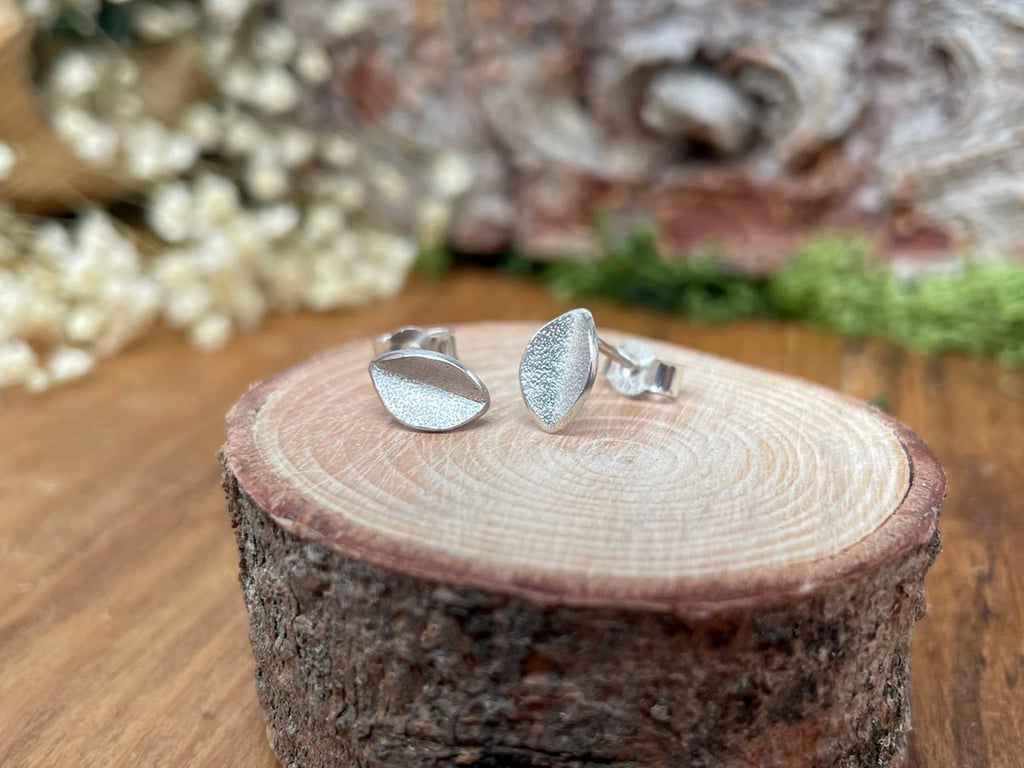 NEW Frosted Silver Leaf Stud Earrings 