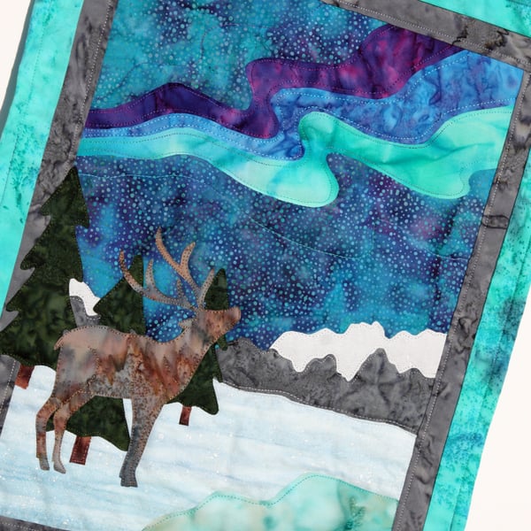Northern Lights Reindeer Pattern Art Quilt Wall Hanging 