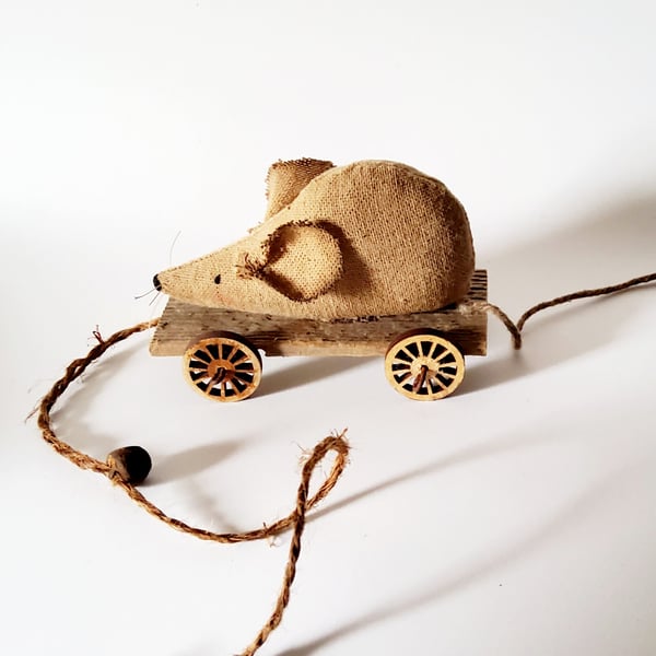 Pull toy style primitive mouse