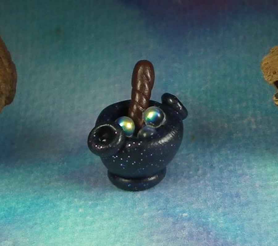 Tiny Hallowe'en Cauldron OOAK Sculpt by Ann Galvin