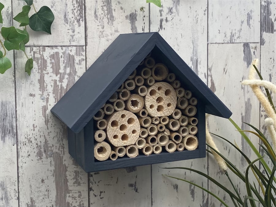 Large Bee Hotel, in 'Urban Slate'