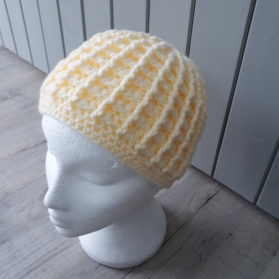 Cream chunky crochet hat