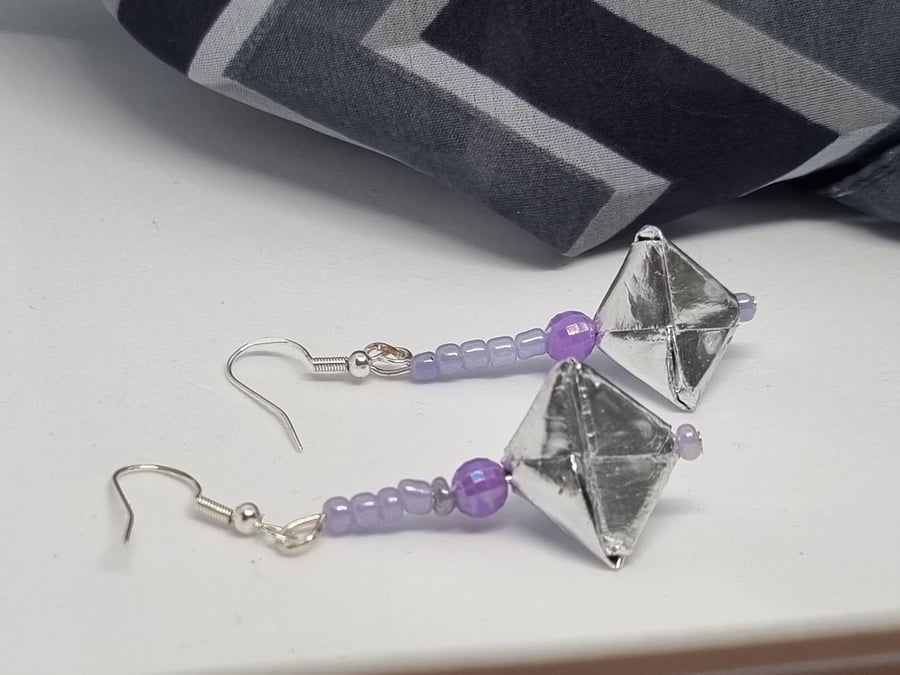Origami earrings: metallic paper and small beads