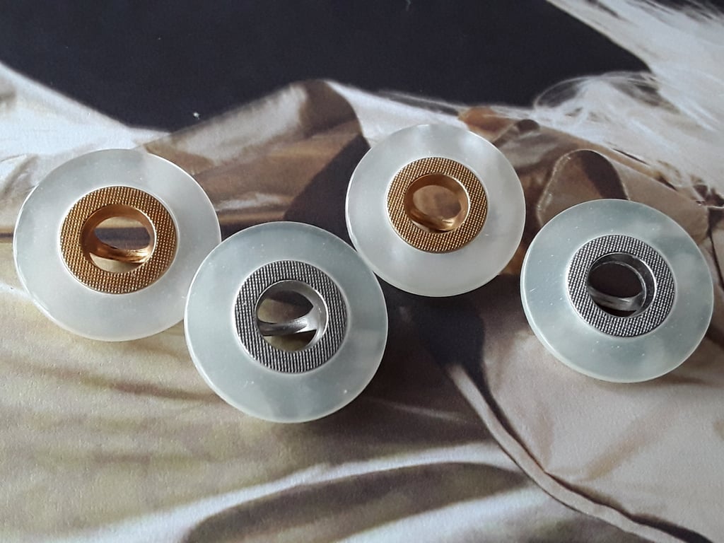 7 8" 22.4mm 36L Designer Buttons 1980's German collection