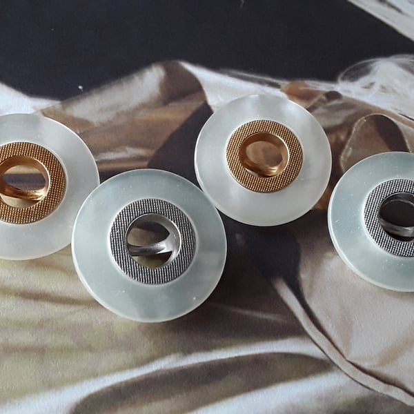 7 8" 22.4mm 36L Designer Buttons 1980's German collection