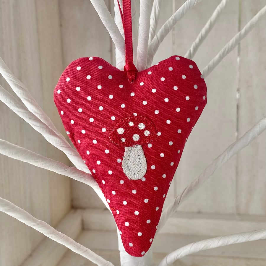 AUTUMN HEART - toadstool, red and white polka dots