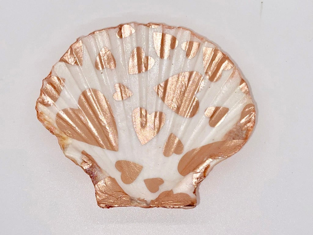 Scallop shell jewellery tray - chrome heart design