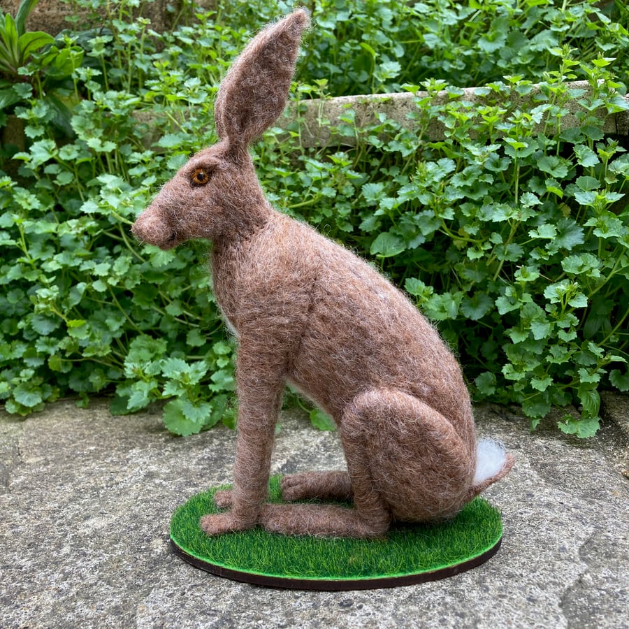 Brown Hare sitting, needle felted, sculpture, ornament, model (24-4(1))