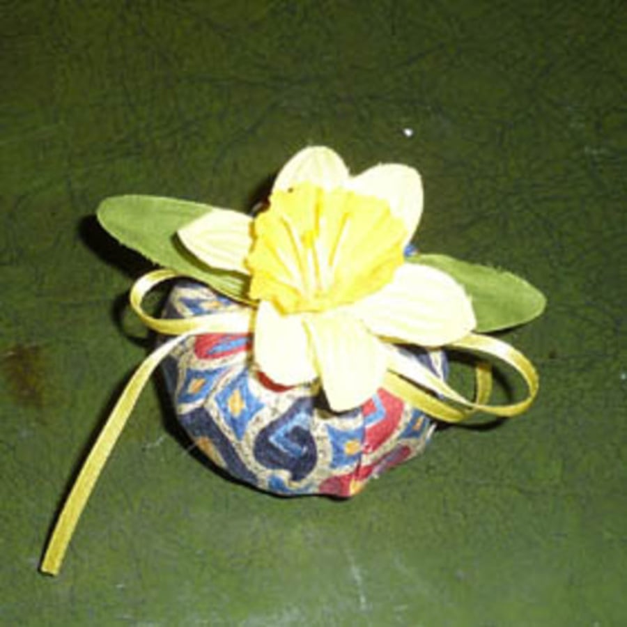 PRETTY PURE SILK POMANDER/ROOM SCENTER