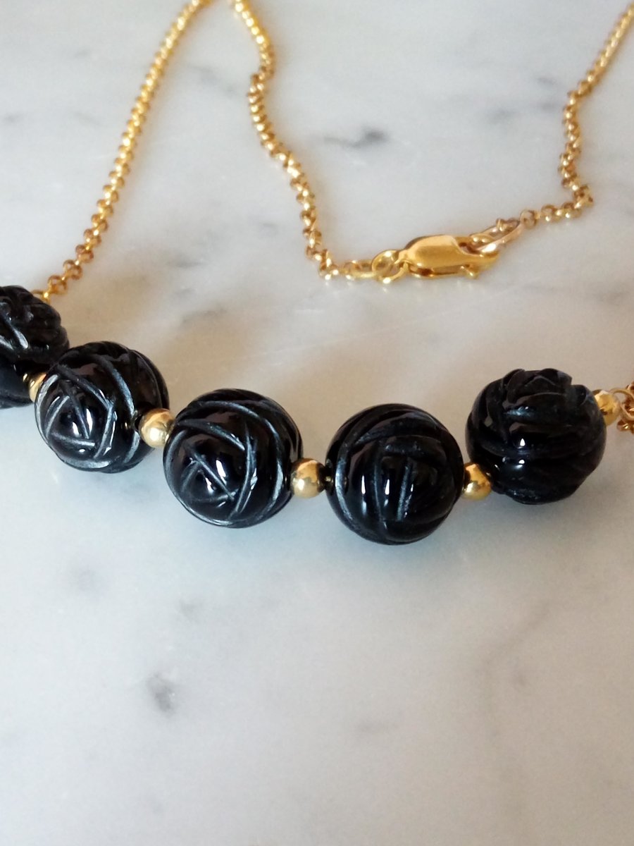 BLACK AGATE CARVED ROSE  FLOWER NECKLACE - FREE UK SHIPPING 