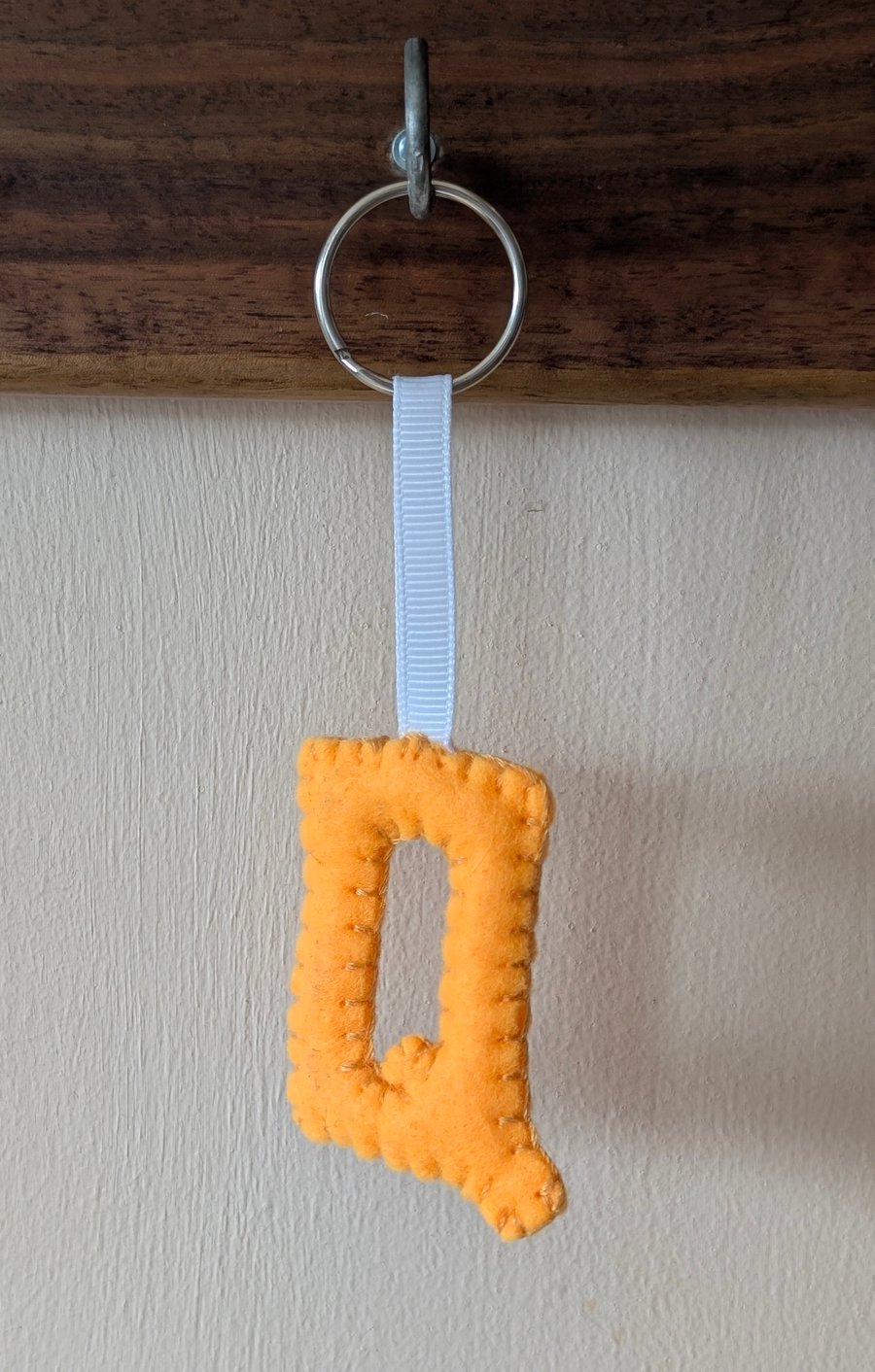 Handmade felt alphabet letter keyring Q
