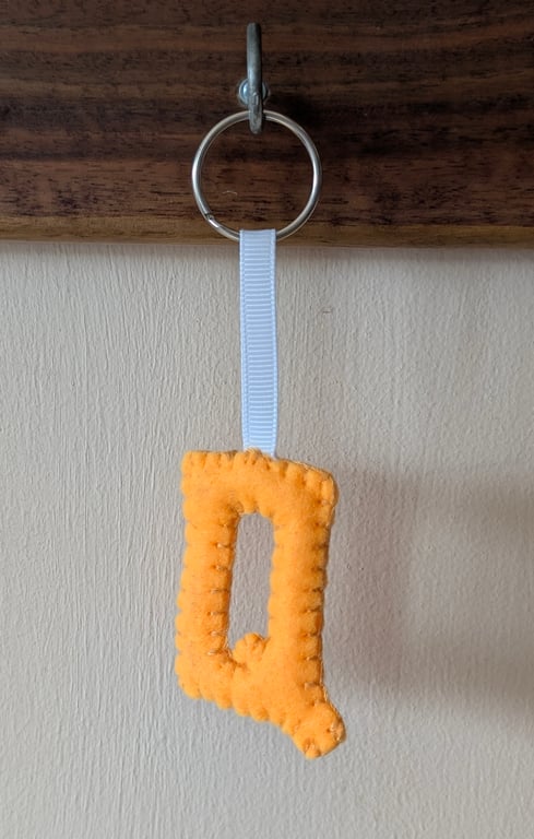 Handmade felt alphabet letter keyring Q