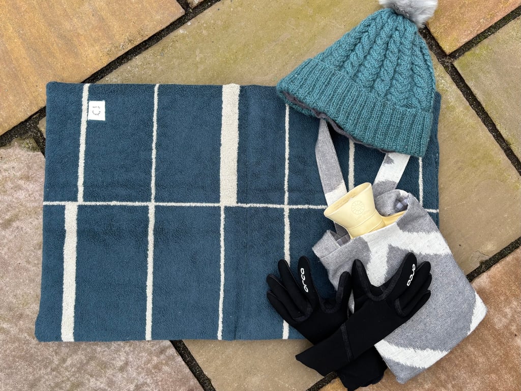 Padded, water-resistant outdoor changing mat. Cold swimming. Swim mat.