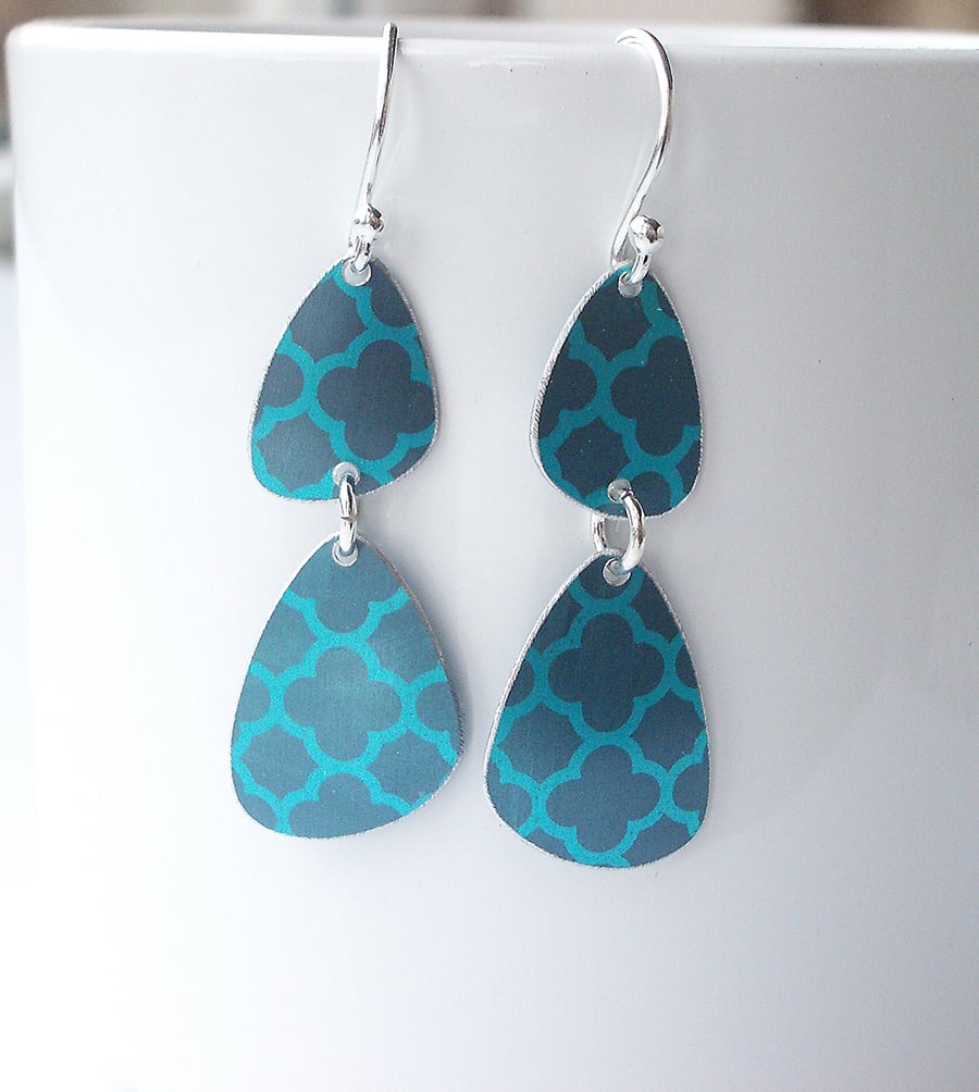 Pebble shaped teal drop earrings 