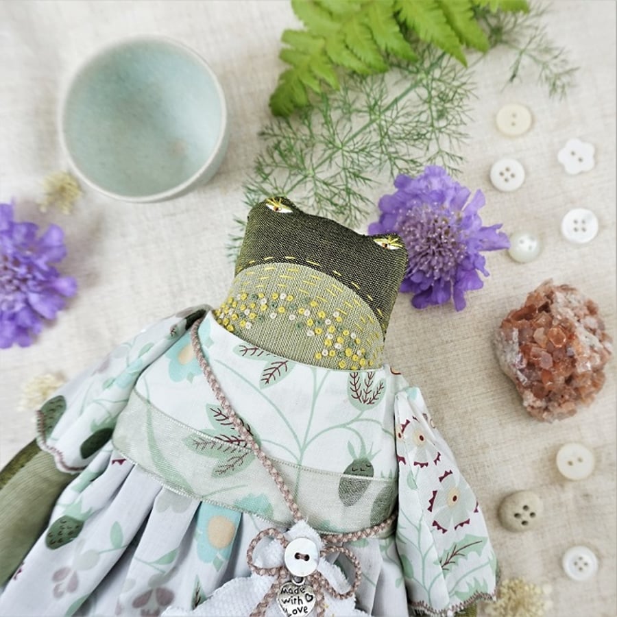 Finty, A Tiny Grumpy Frog Doll