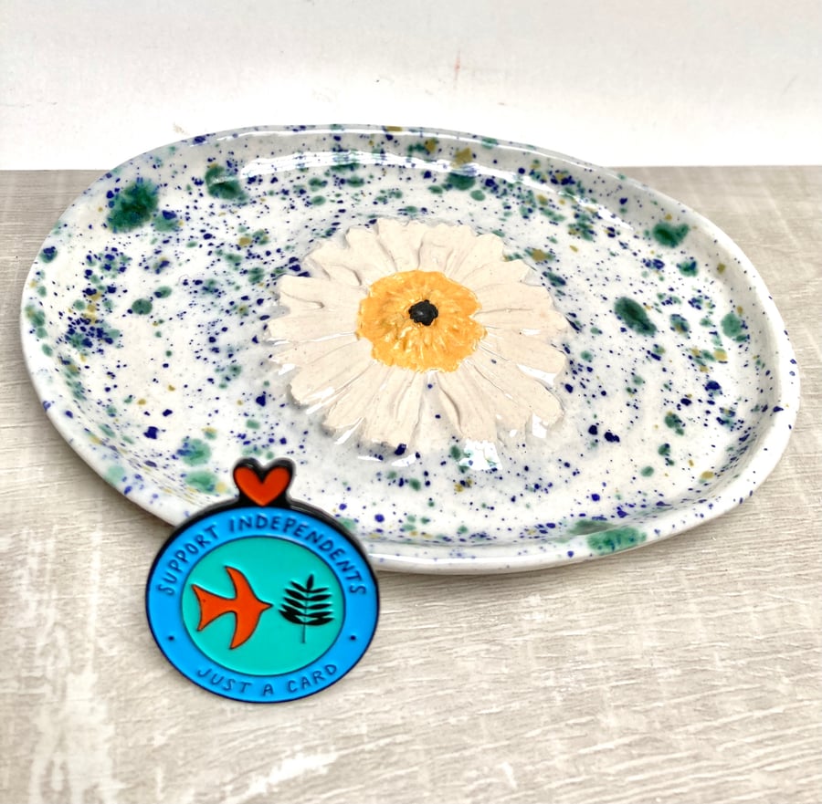 Daisy speckled soap or trinket dish