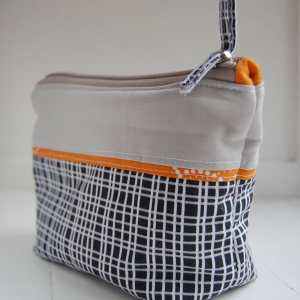 Padded make-up bag