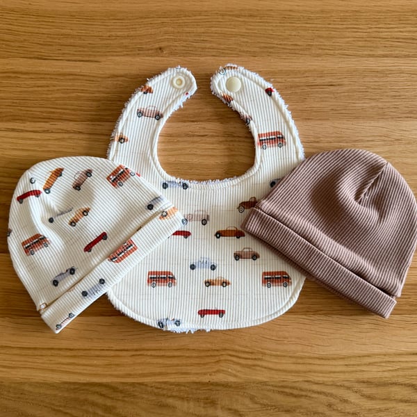 Newborn Baby Boxed Gift Set-Beanie Hats & Matching Bib-Car Design-BGS06