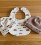 Newborn Baby Boxed Gift Set-Beanie Hats & Matching Bib-Car Design-BGS06