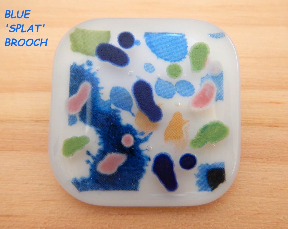 HANDMADE FUSED DICHROIC GLASS 'SPLATTER' BROOCH.