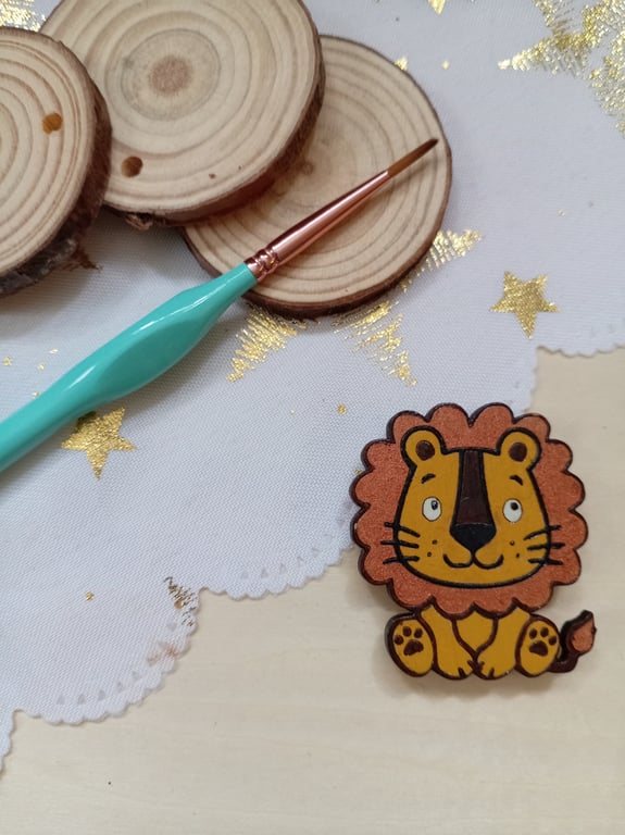 Wooden lion shaped fridge magnet 