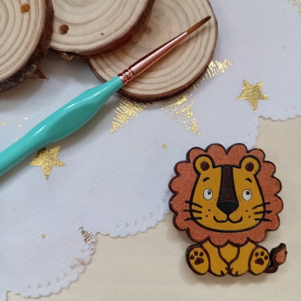 Wooden lion shaped fridge magnet 