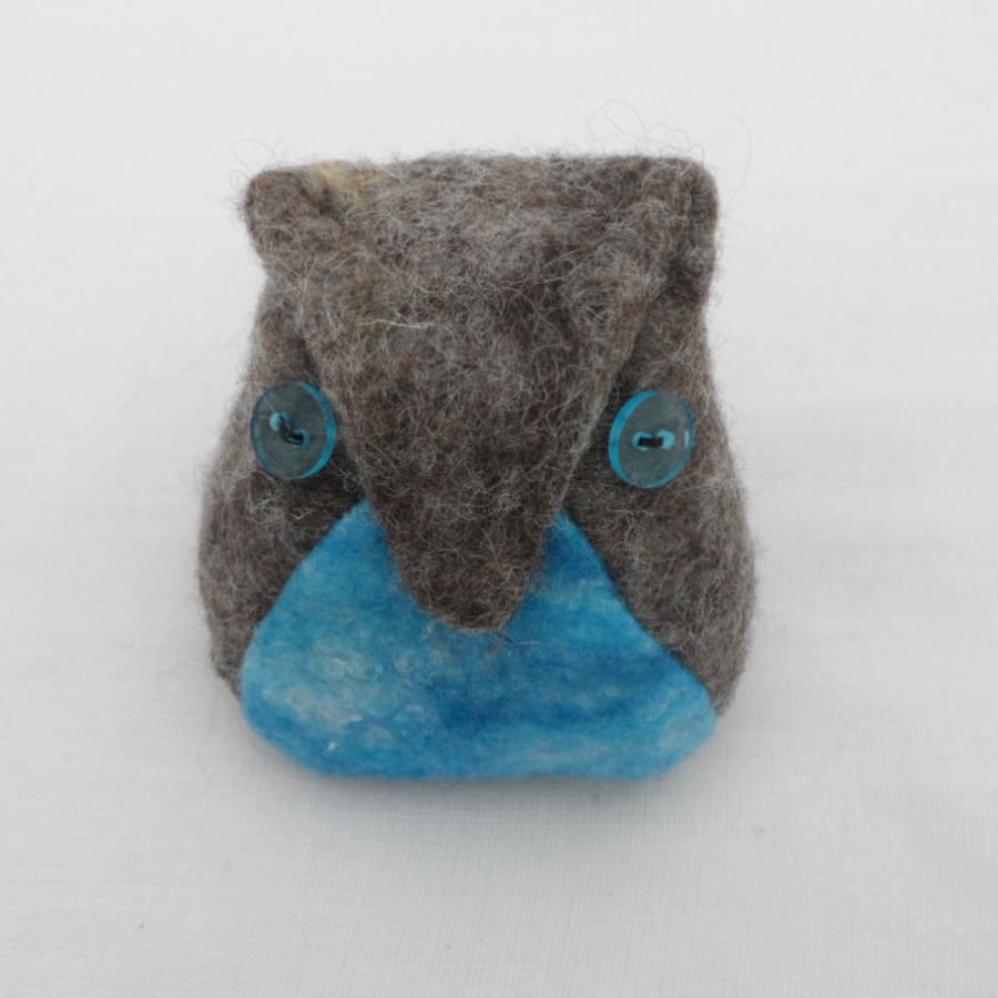Owl pin cushion, felted (blue)