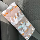 Pair of front seatbelt comfort covers with white runner ducks