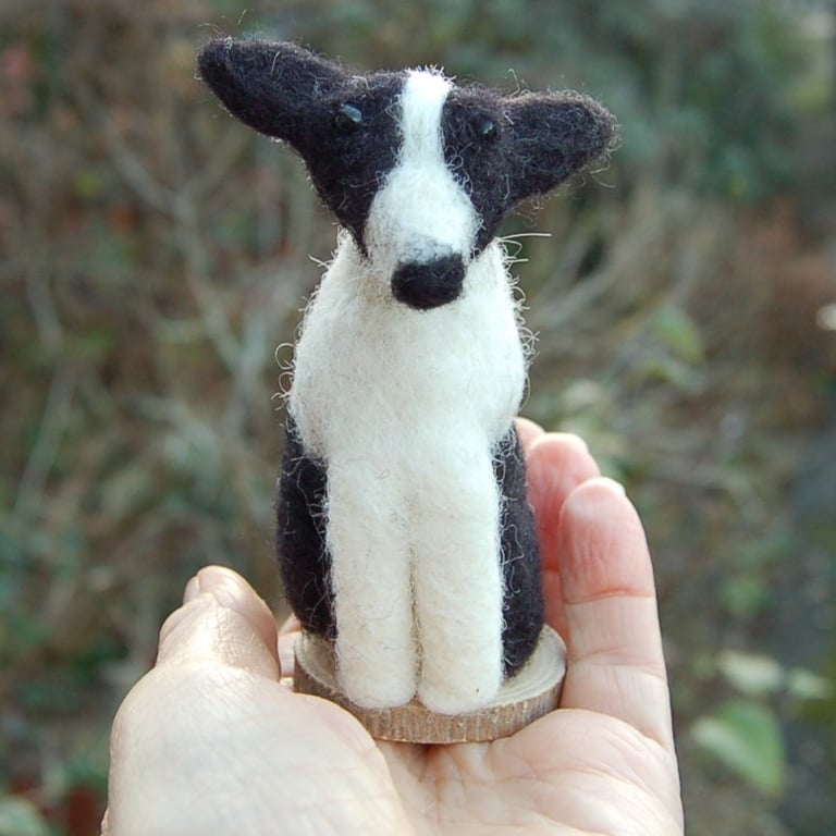  Needle felt white and black dog,  Border Collie sheep dog 9 cm tall