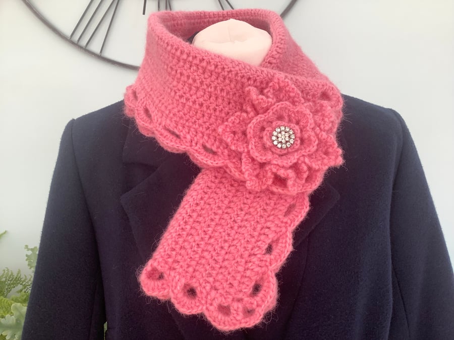 Neck Scarf with separate brooch.