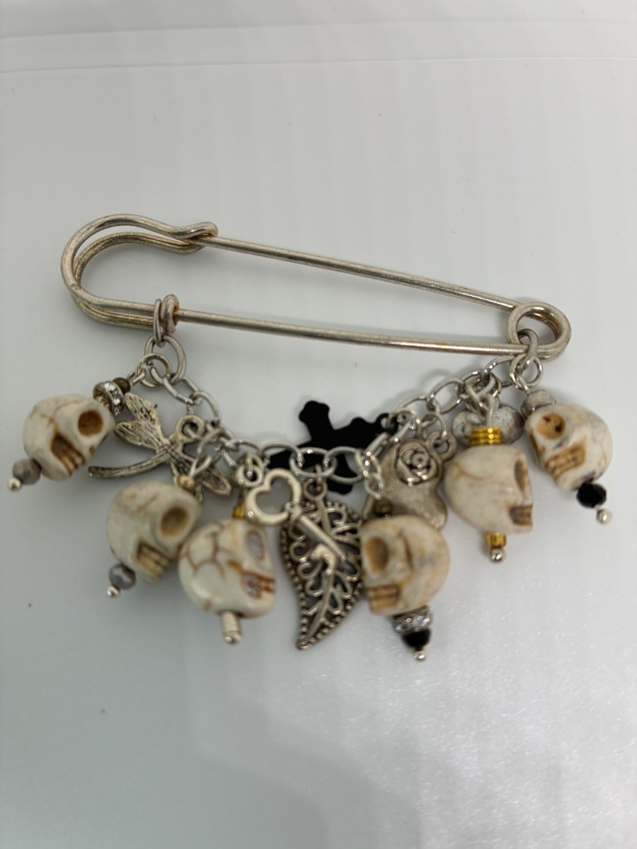 A row of skulls kilt pin brooch
