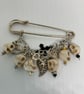 A row of skulls kilt pin brooch - Image 1