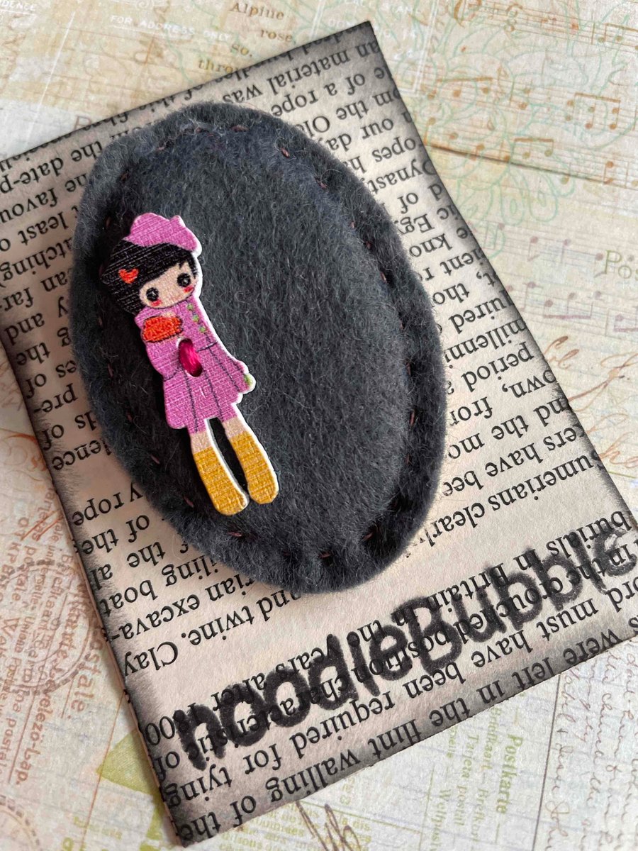 Kooky Girl Oval Felt Brooch 