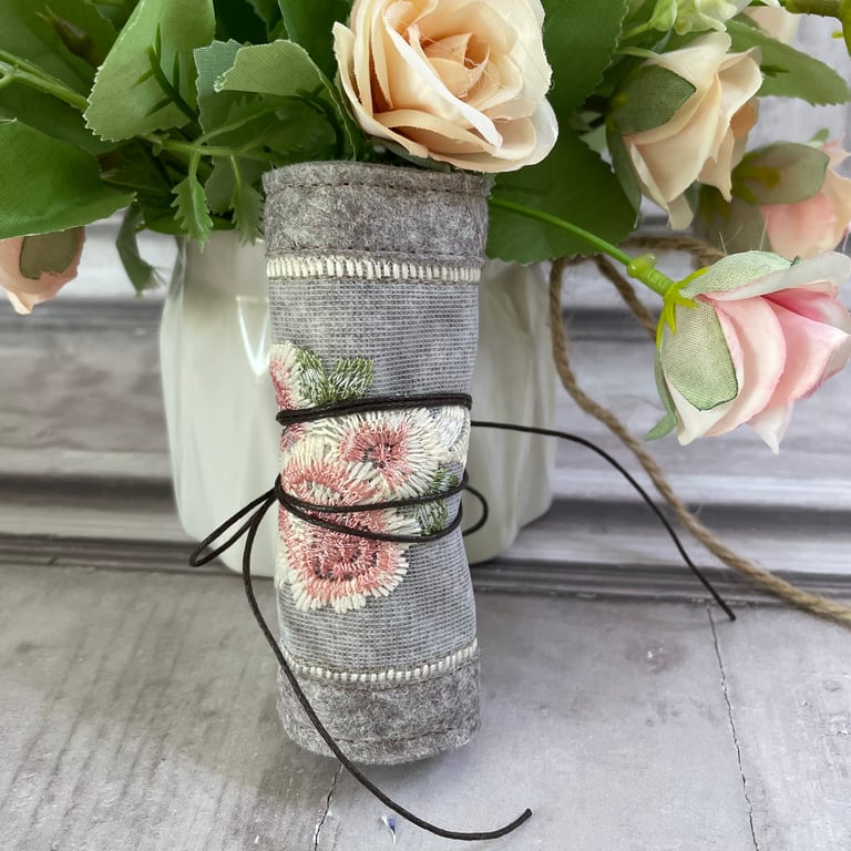 Sewing Room - Needle Roll Case Fawn Marl  by Carolee Crafts - PB12 0036