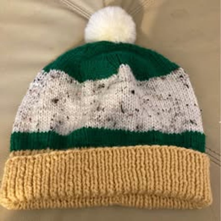 Ladies bobble hat 