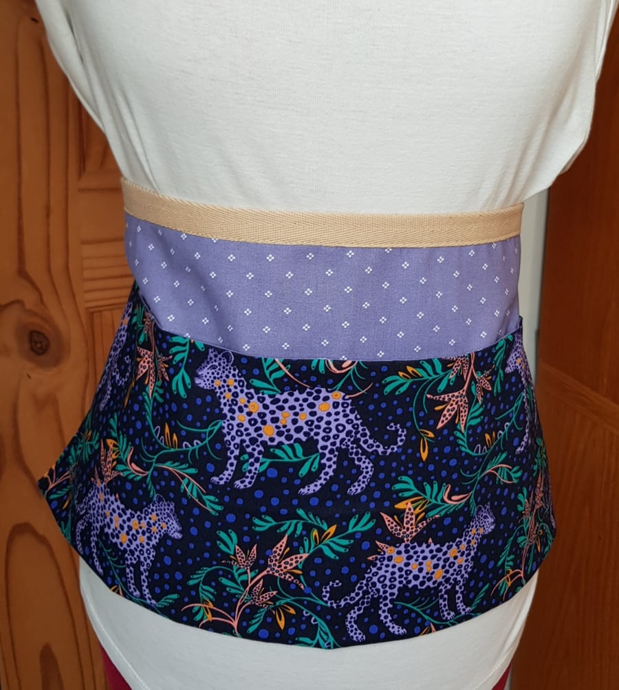 Garden apron: purple leopards 