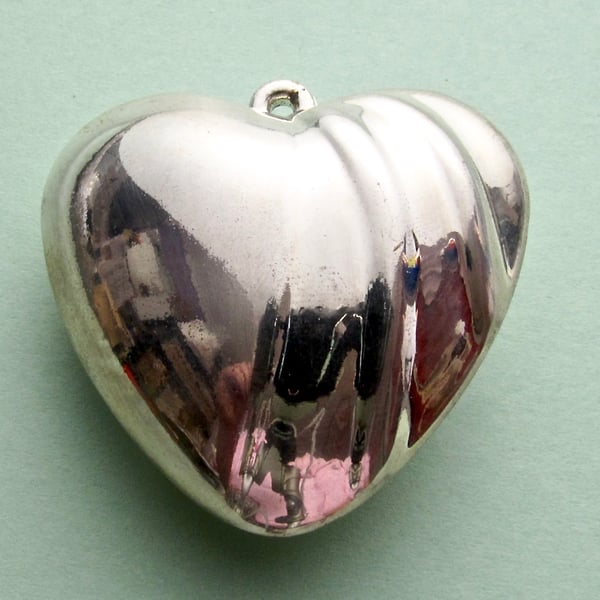 Destash:HEARTS: Large Silver-Plated Puffy Heart with Ripples 4cms