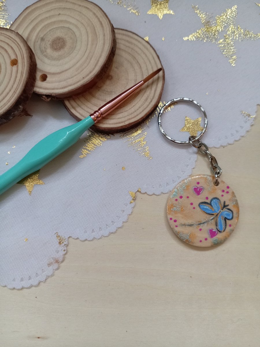 Wooden circular pretty dragonfly keyring 