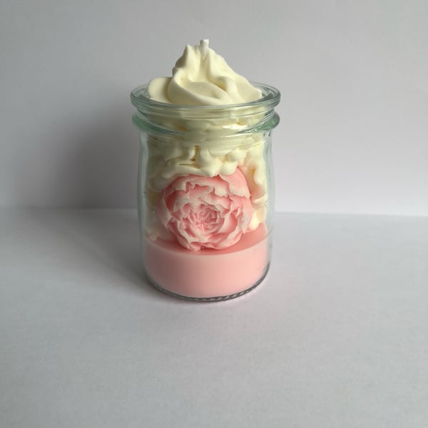Flower cream candle
