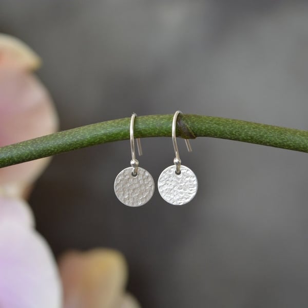Minimalist sterling silver hammered disc dangle earrings.