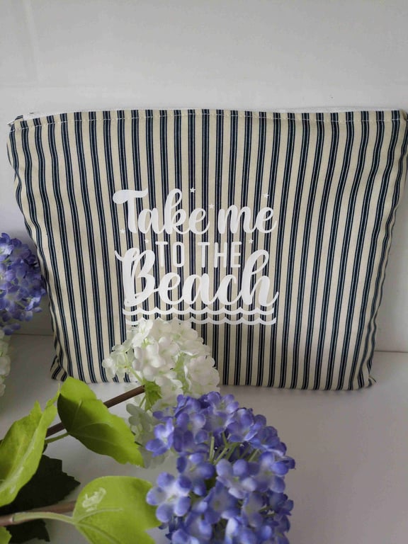 Zipped pouch. Makeup bag. Cosmetic bag.Handy pouch