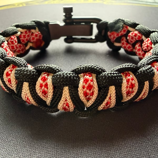 Adjustable paracord 550 survival bracelet to suit wrist size 19cm to 21cm