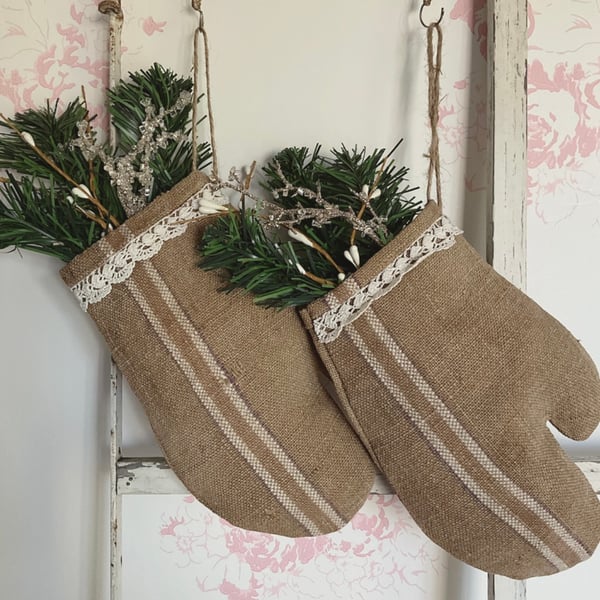 Rustic grain sack mitten 