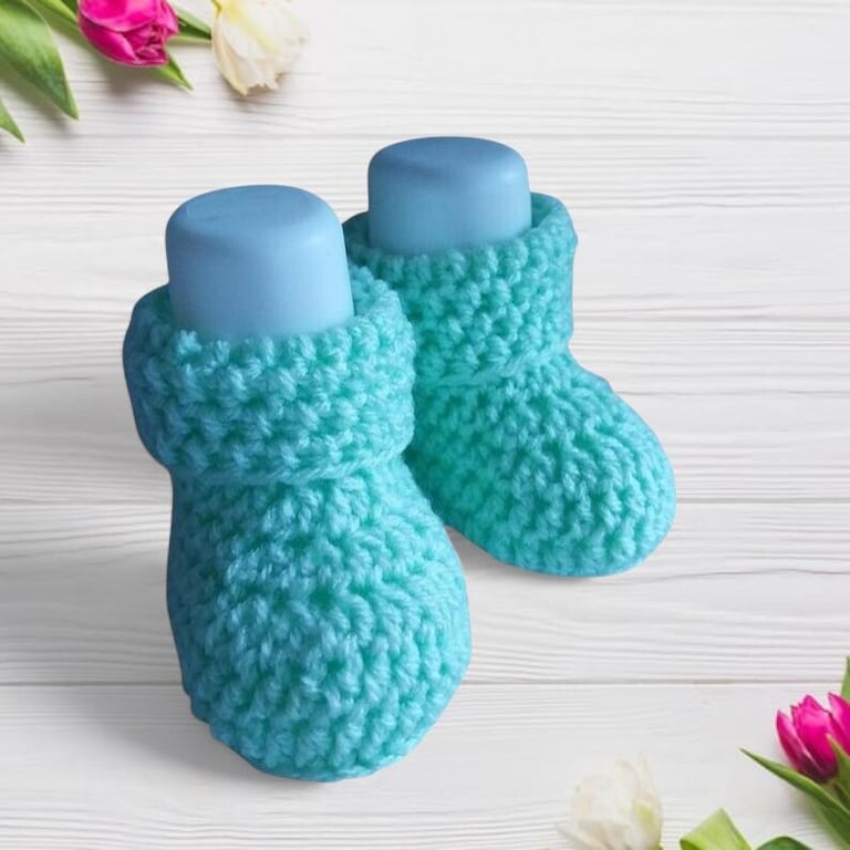 Spring Green Crochet Baby Booties, Gender-Neutral Cot Shoes, Newborn Slip-On 