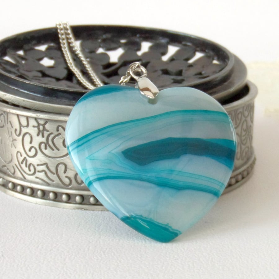 Turquoise blue agate necklace, with heart shaped banded agate