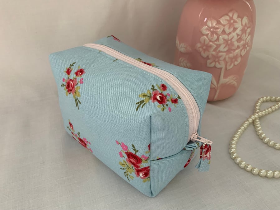 Boxy Cosmetic Bag, Square Zipped Purse, Travel Pouch, Make up Bag