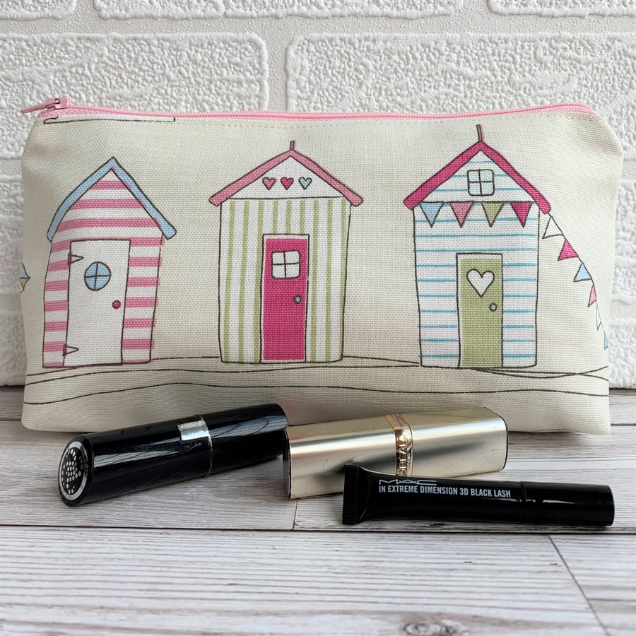 Beach huts make up bag with three striped beach huts in pastel colours