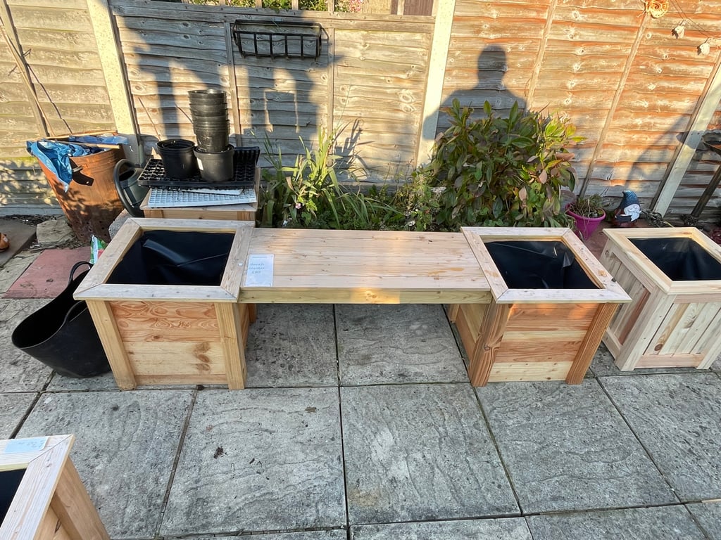 Garden bench planter