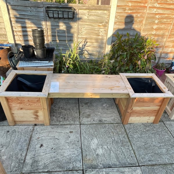 Garden bench planter