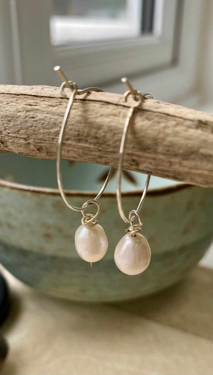 Silver hoop pearl earrings 